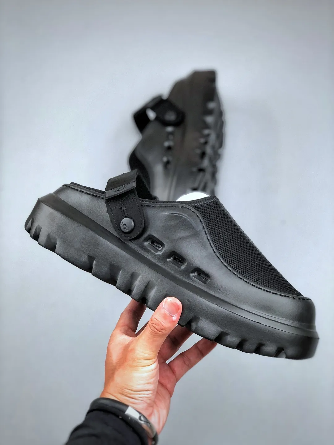 💰440 support store L/UGG summer new snow answer SKTA classic simple, comfortable and versatile, fashionable and casual, thick sole, comfortable, lightweight and breathable clog shoes, silent, wear-resistant and anti-wear. It is a vitality bomb in summer, full of youthful vitality, mesh material is breathable and light, super cool to wear in summer. Adjustable buckle design, convenient and considerate. The thick sole is non-slip and makes walking stable. Whether you are playing on the beach or strolling in the city streets, it can make you full of energy and become the center of attention ~ Size: 38-44